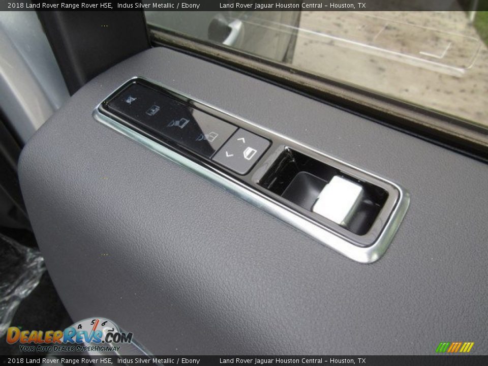 Controls of 2018 Land Rover Range Rover HSE Photo #24