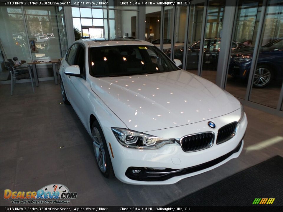 2018 BMW 3 Series 330i xDrive Sedan Alpine White / Black Photo #1