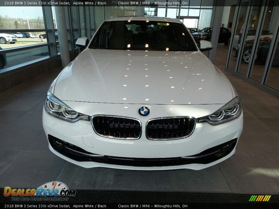 2018 BMW 3 Series 330i xDrive Sedan Alpine White / Black Photo #4