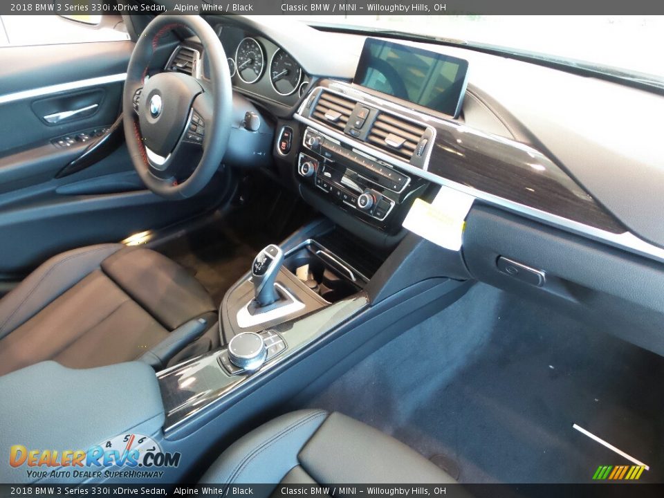 2018 BMW 3 Series 330i xDrive Sedan Alpine White / Black Photo #6