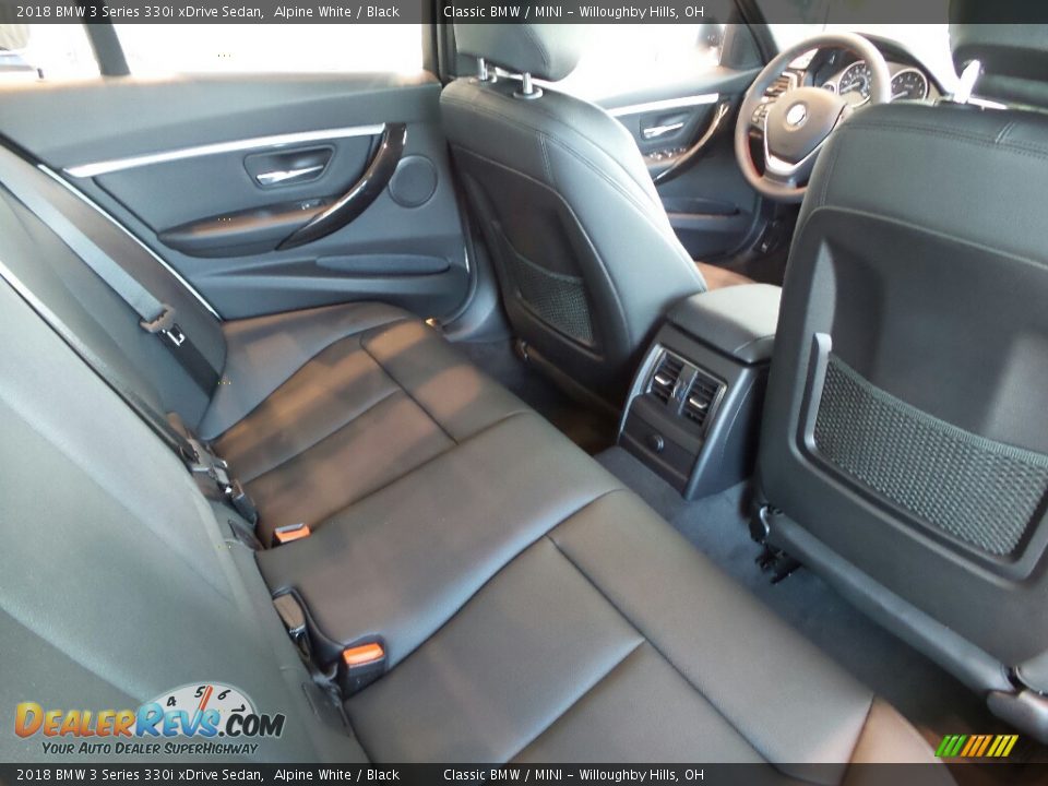 2018 BMW 3 Series 330i xDrive Sedan Alpine White / Black Photo #7