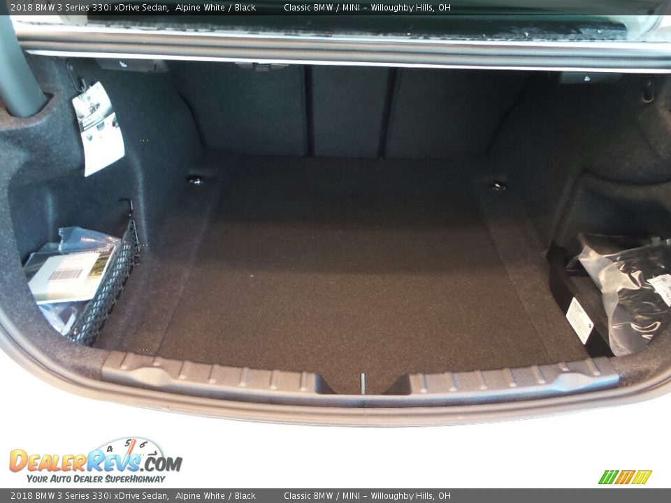 2018 BMW 3 Series 330i xDrive Sedan Alpine White / Black Photo #8