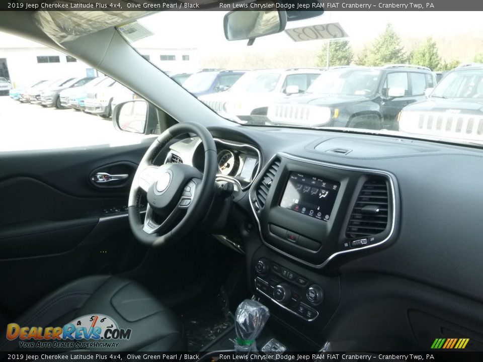 2019 Jeep Cherokee Latitude Plus 4x4 Olive Green Pearl / Black Photo #10