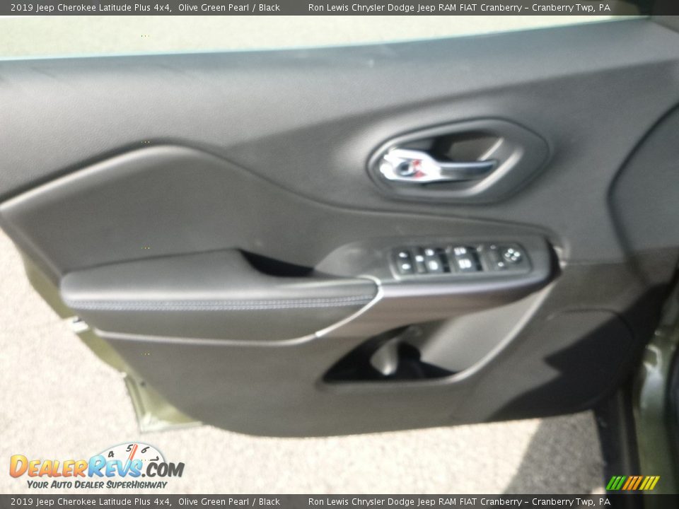 2019 Jeep Cherokee Latitude Plus 4x4 Olive Green Pearl / Black Photo #11