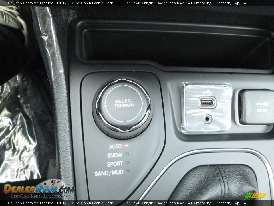 2019 Jeep Cherokee Latitude Plus 4x4 Olive Green Pearl / Black Photo #18