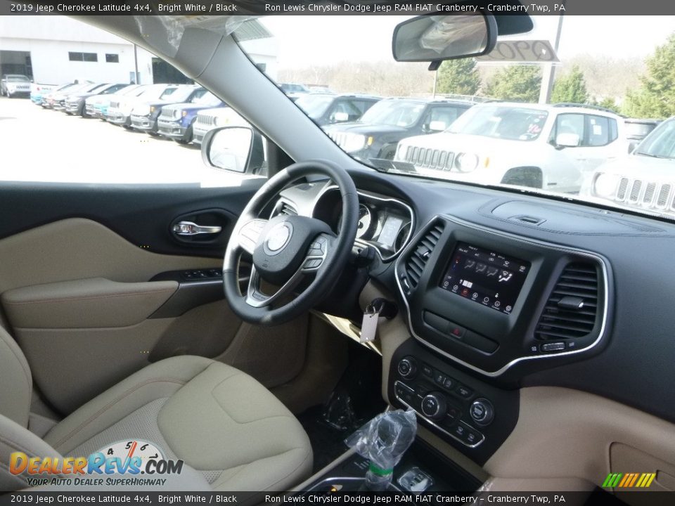 2019 Jeep Cherokee Latitude 4x4 Bright White / Black Photo #11