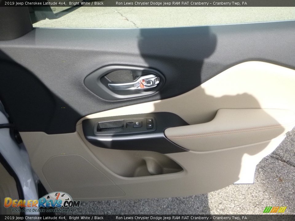 2019 Jeep Cherokee Latitude 4x4 Bright White / Black Photo #12