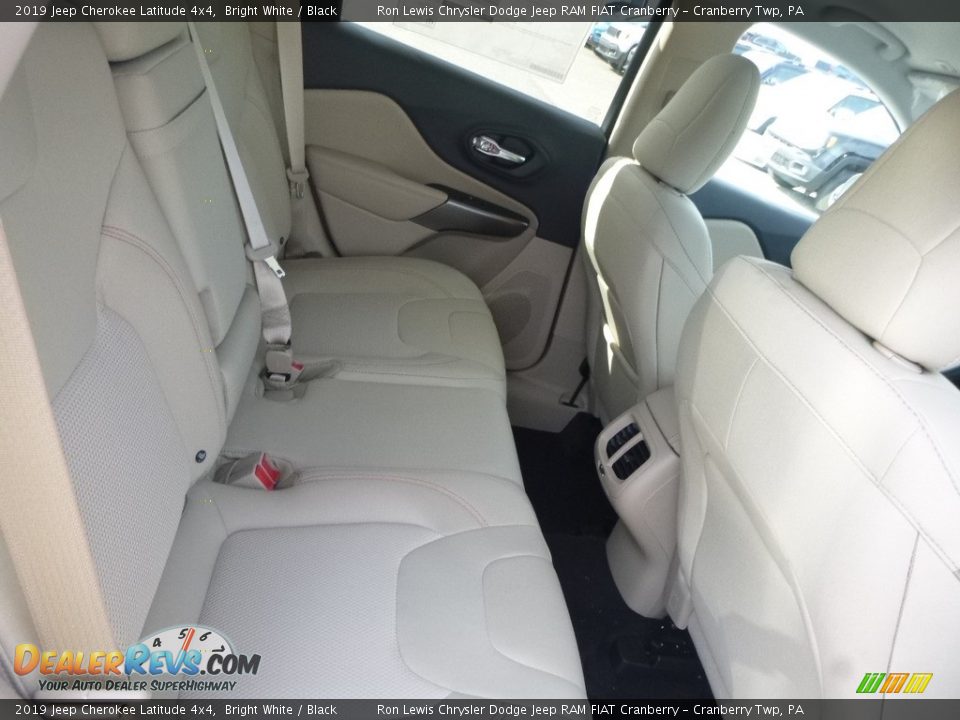 2019 Jeep Cherokee Latitude 4x4 Bright White / Black Photo #13