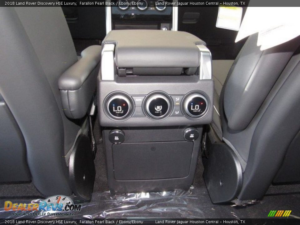 Controls of 2018 Land Rover Discovery HSE Luxury Photo #16