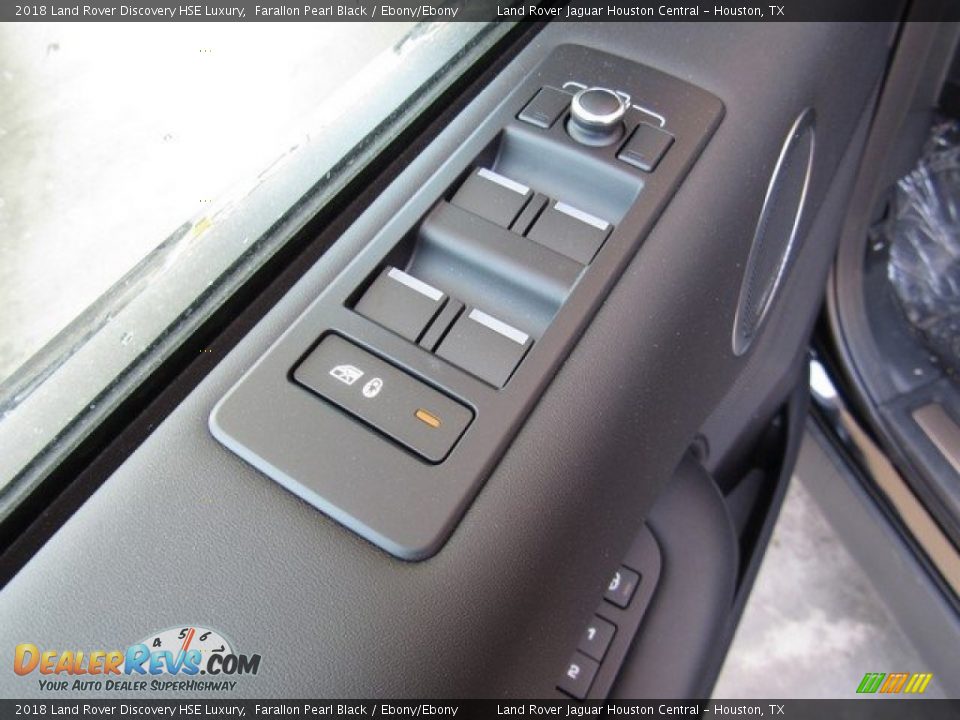 Controls of 2018 Land Rover Discovery HSE Luxury Photo #25