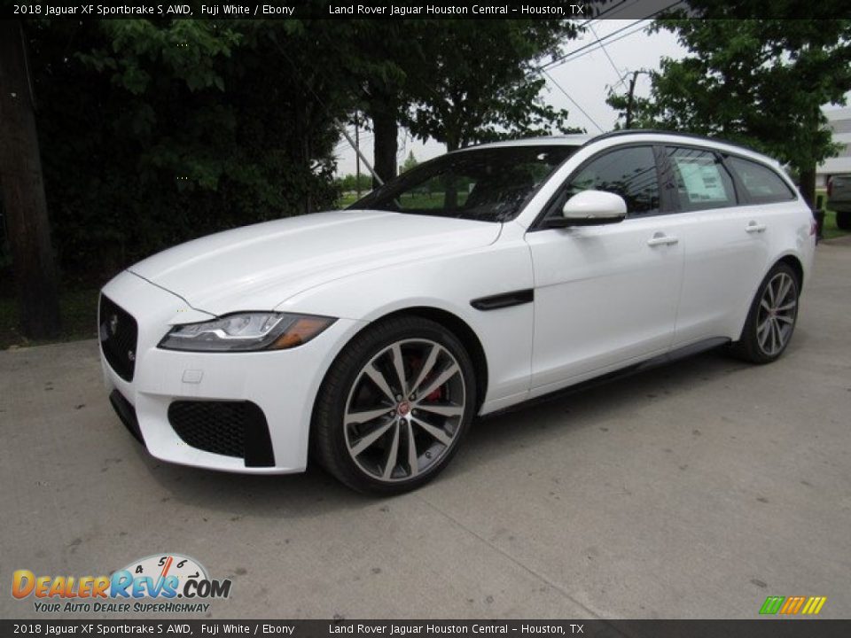 Front 3/4 View of 2018 Jaguar XF Sportbrake S AWD Photo #10