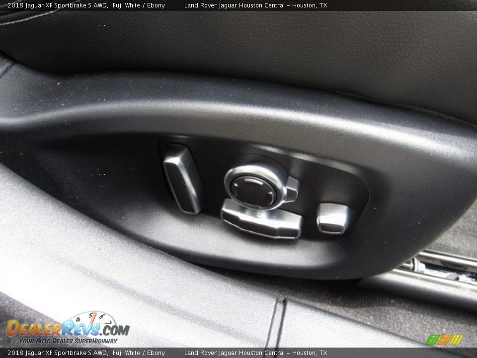 Controls of 2018 Jaguar XF Sportbrake S AWD Photo #20