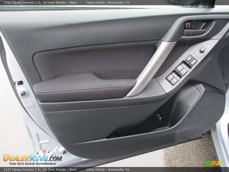 2015 Subaru Forester 2.5i Ice Silver Metallic / Black Photo #10