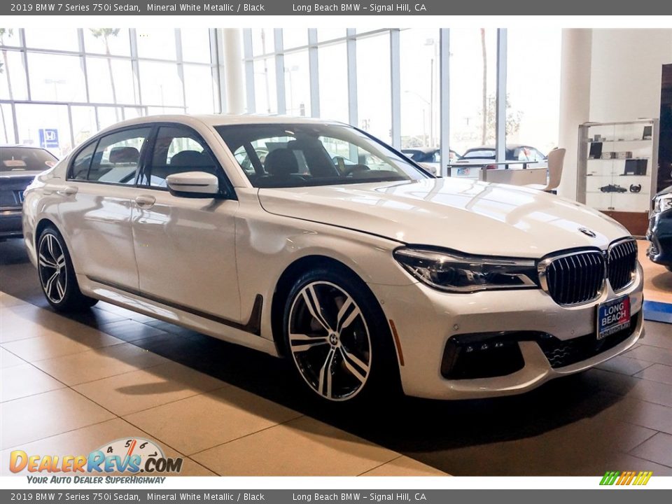 Front 3/4 View of 2019 BMW 7 Series 750i Sedan Photo #12