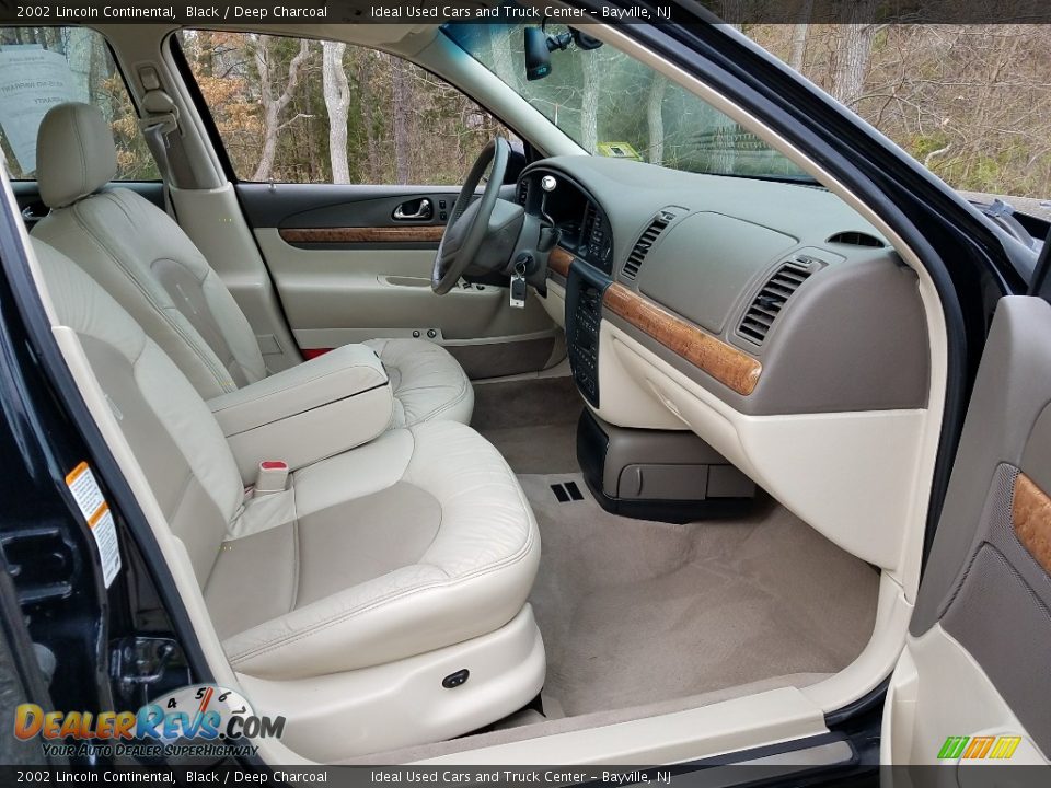 2002 Lincoln Continental Black / Deep Charcoal Photo #10