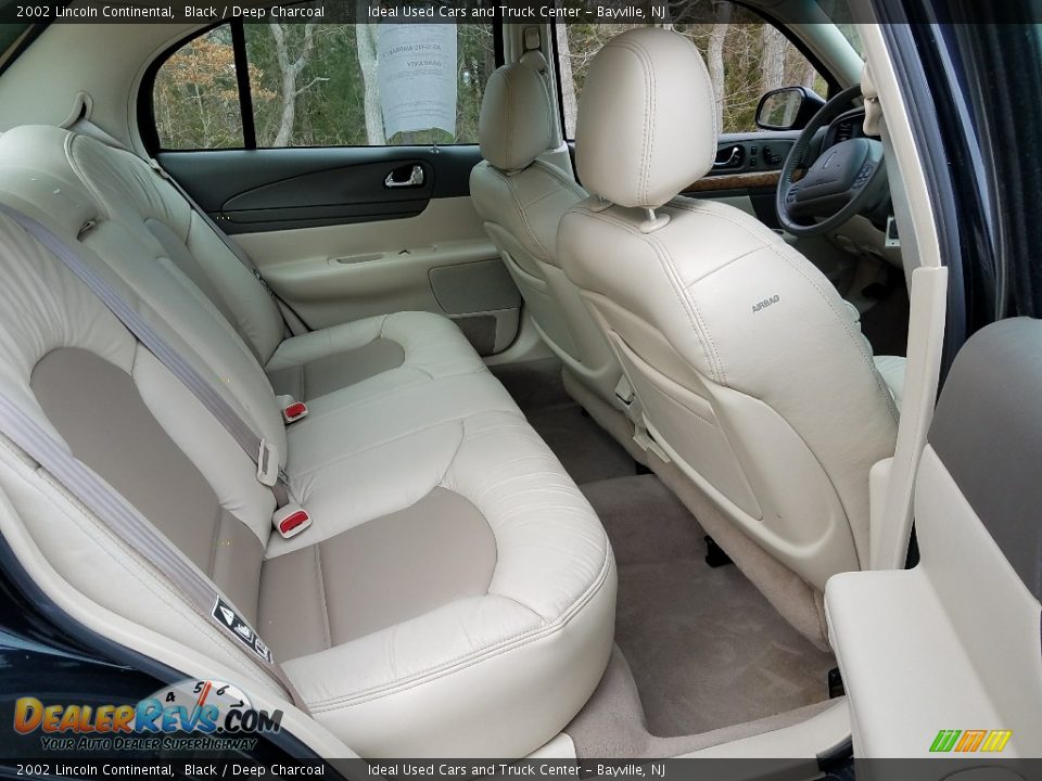 2002 Lincoln Continental Black / Deep Charcoal Photo #11