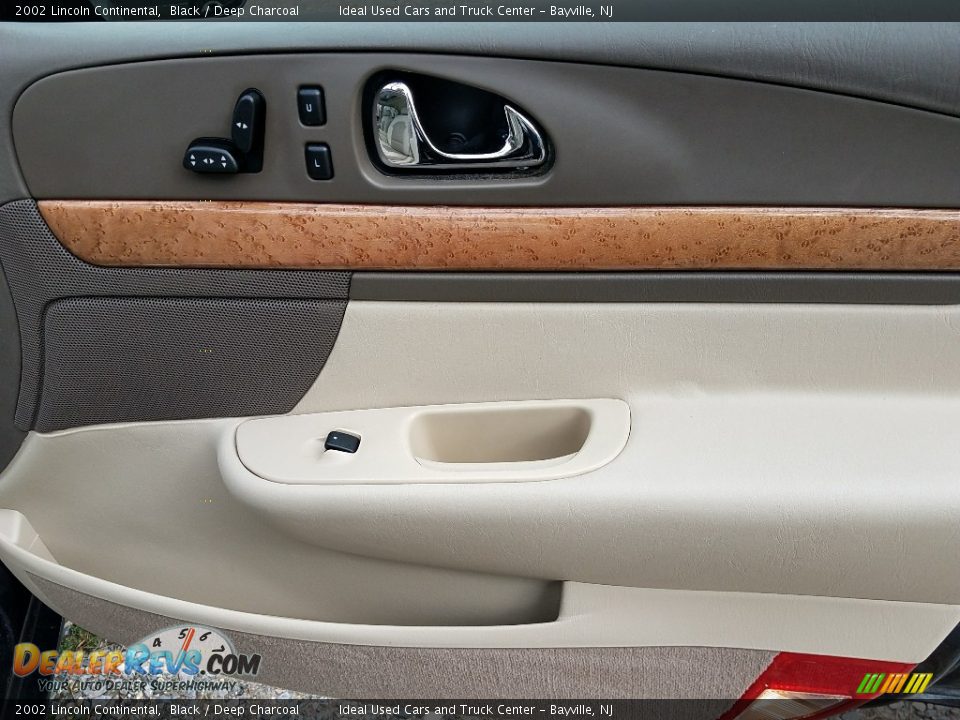 2002 Lincoln Continental Black / Deep Charcoal Photo #12
