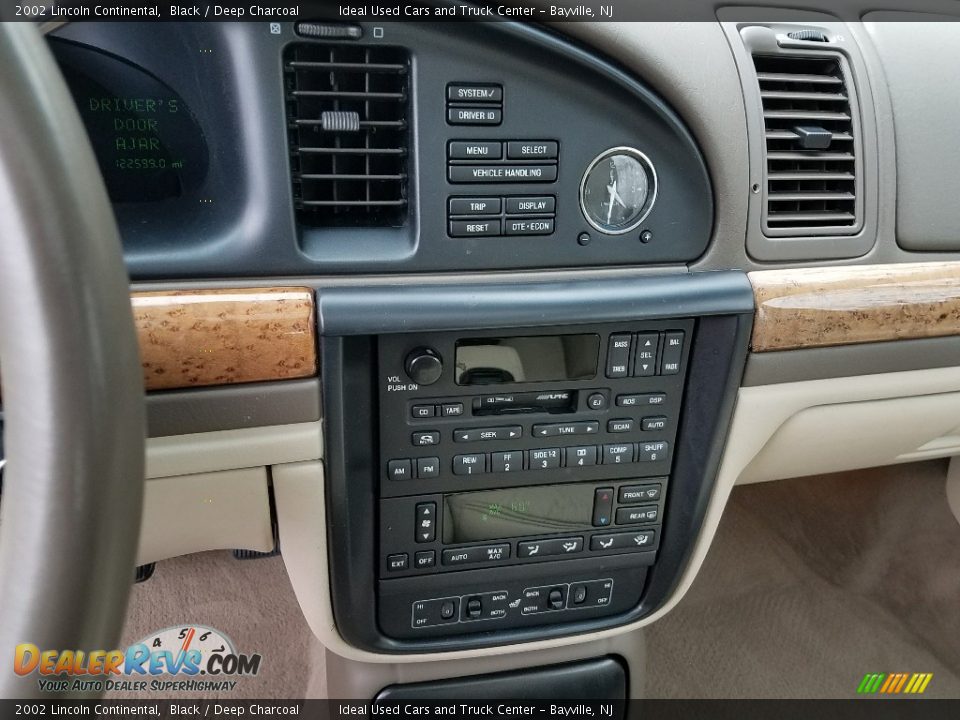 2002 Lincoln Continental Black / Deep Charcoal Photo #14