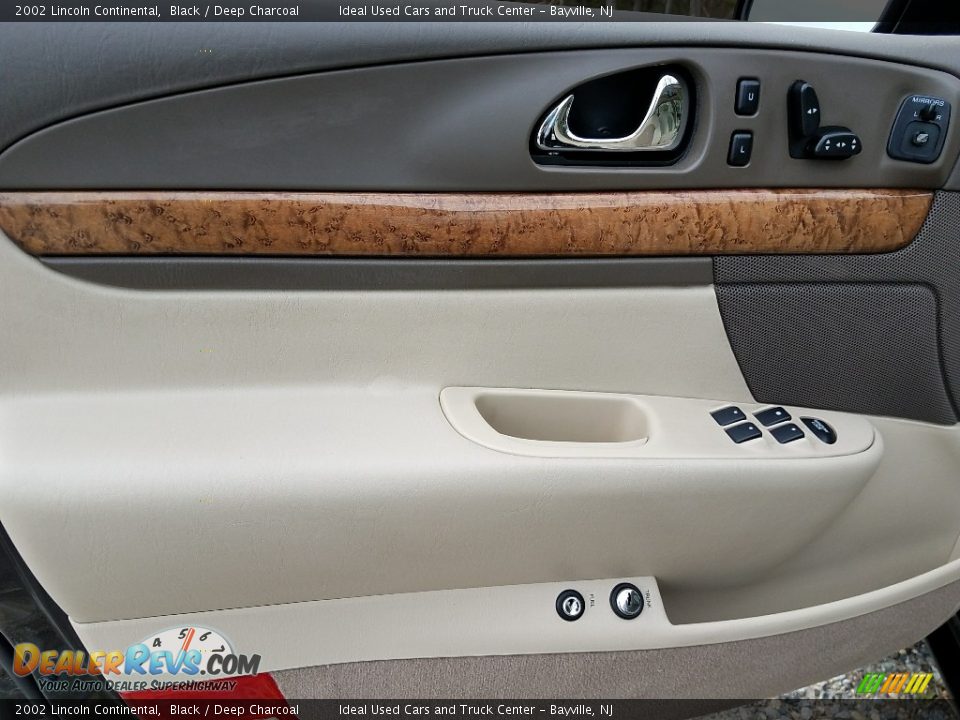 2002 Lincoln Continental Black / Deep Charcoal Photo #17