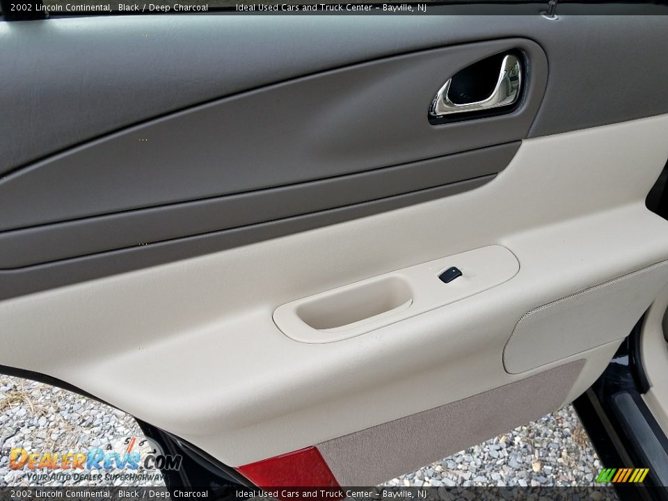 2002 Lincoln Continental Black / Deep Charcoal Photo #23
