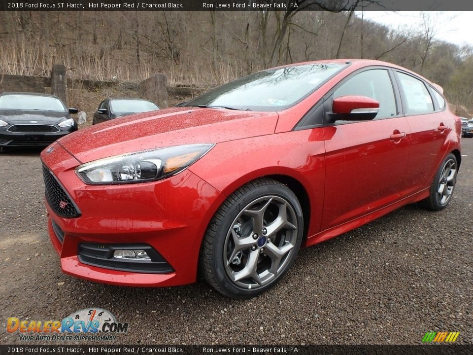 Front 3/4 View of 2018 Ford Focus ST Hatch Photo #7