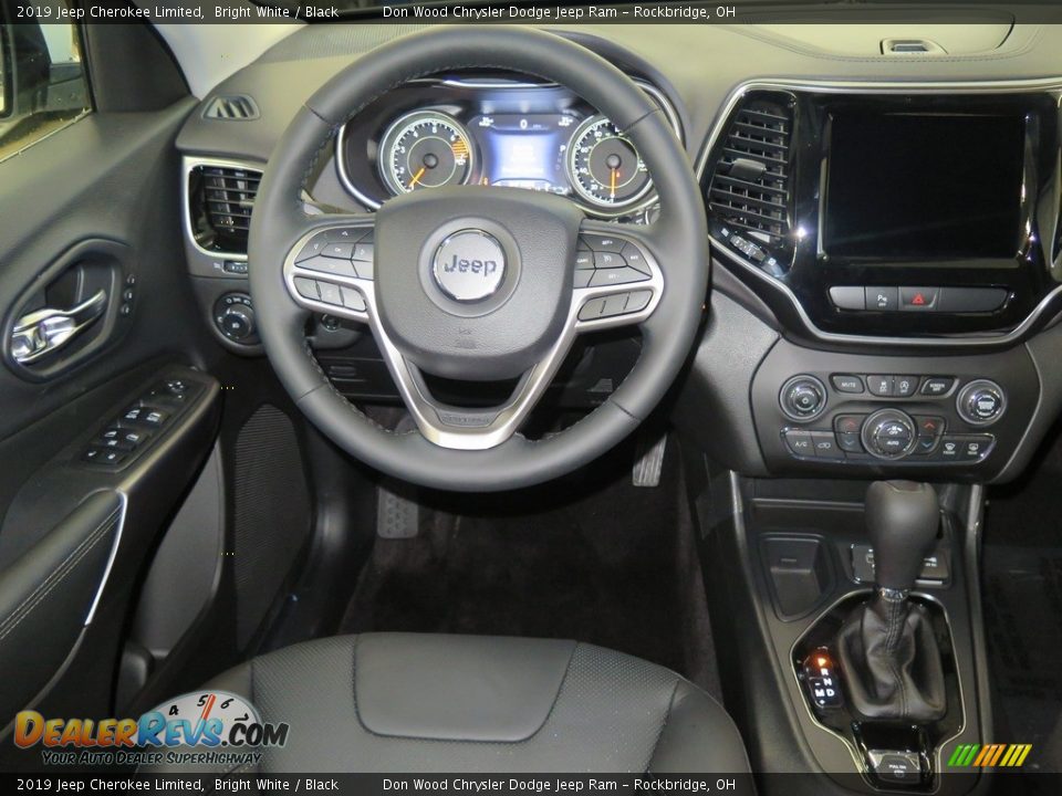 Dashboard of 2019 Jeep Cherokee Limited Photo #11