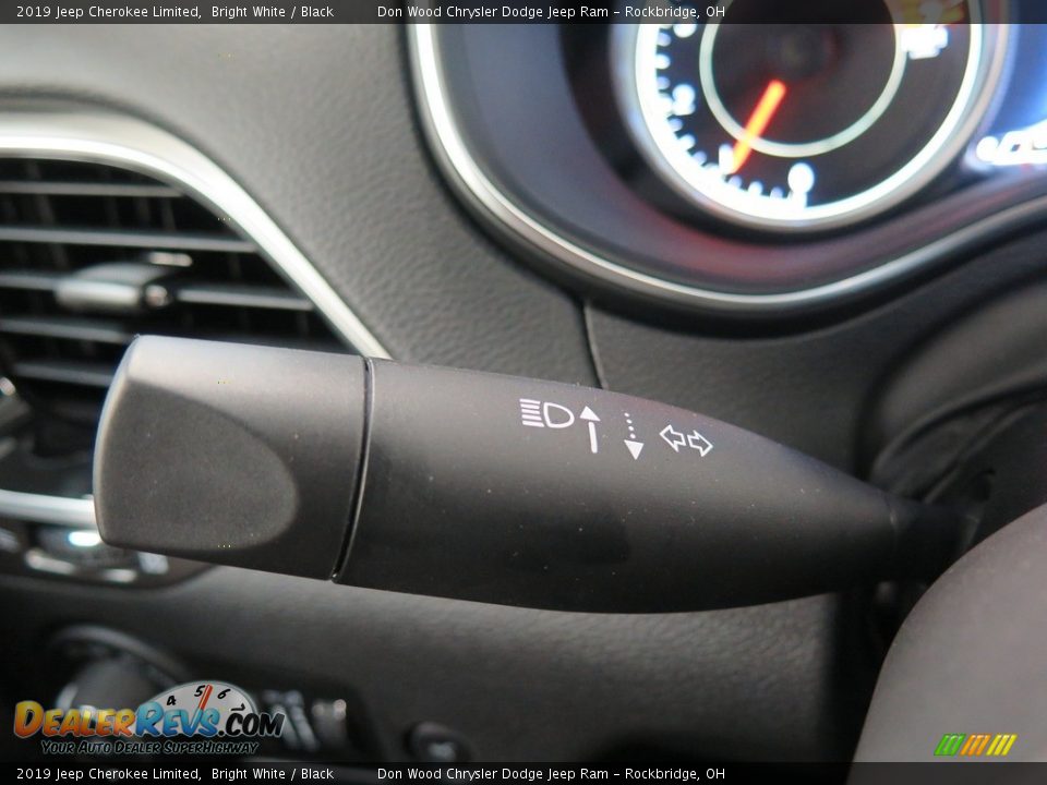 Controls of 2019 Jeep Cherokee Limited Photo #31