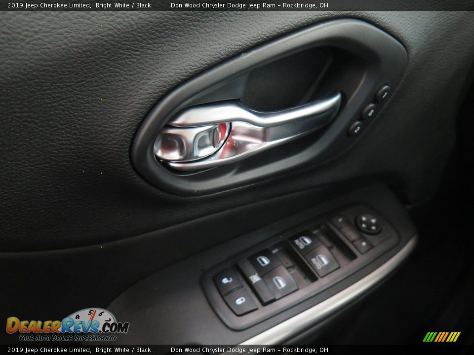 Controls of 2019 Jeep Cherokee Limited Photo #33