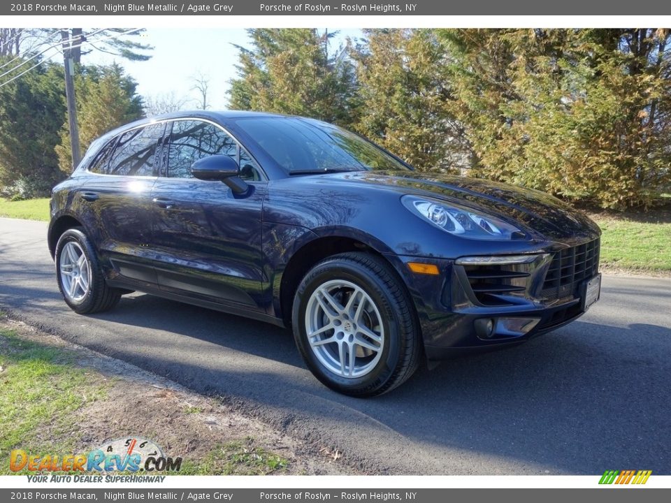 Front 3/4 View of 2018 Porsche Macan  Photo #8