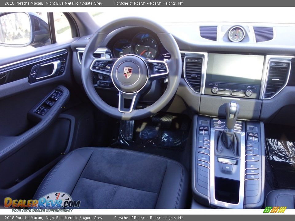 Dashboard of 2018 Porsche Macan  Photo #12
