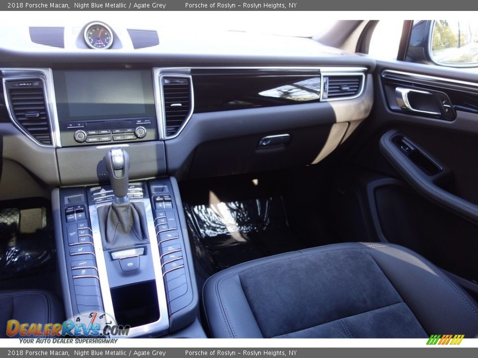 Dashboard of 2018 Porsche Macan  Photo #14