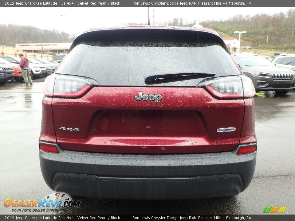 2019 Jeep Cherokee Latitude Plus 4x4 Velvet Red Pearl / Black Photo #4
