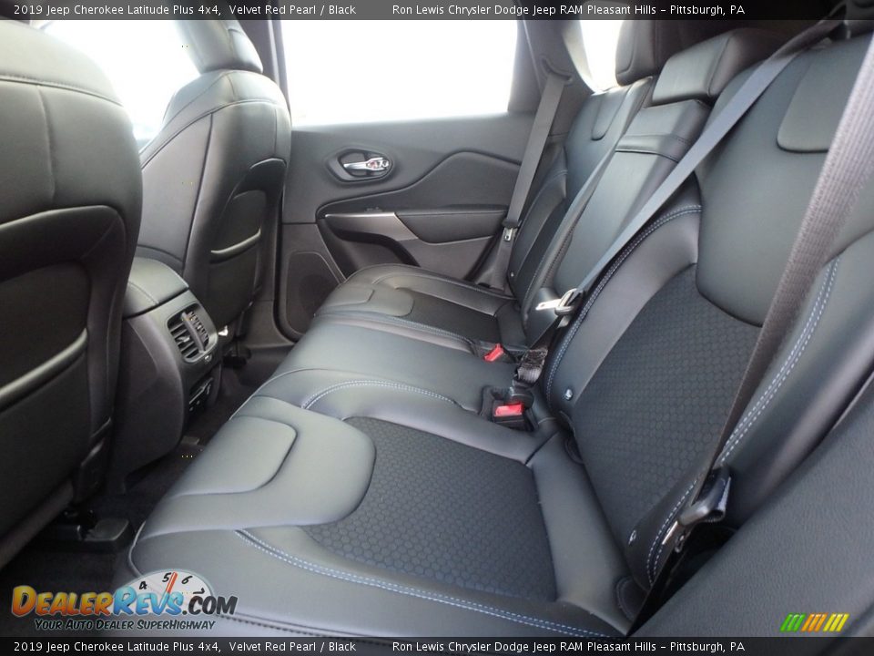2019 Jeep Cherokee Latitude Plus 4x4 Velvet Red Pearl / Black Photo #11
