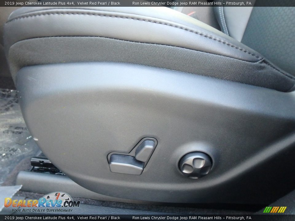 2019 Jeep Cherokee Latitude Plus 4x4 Velvet Red Pearl / Black Photo #15
