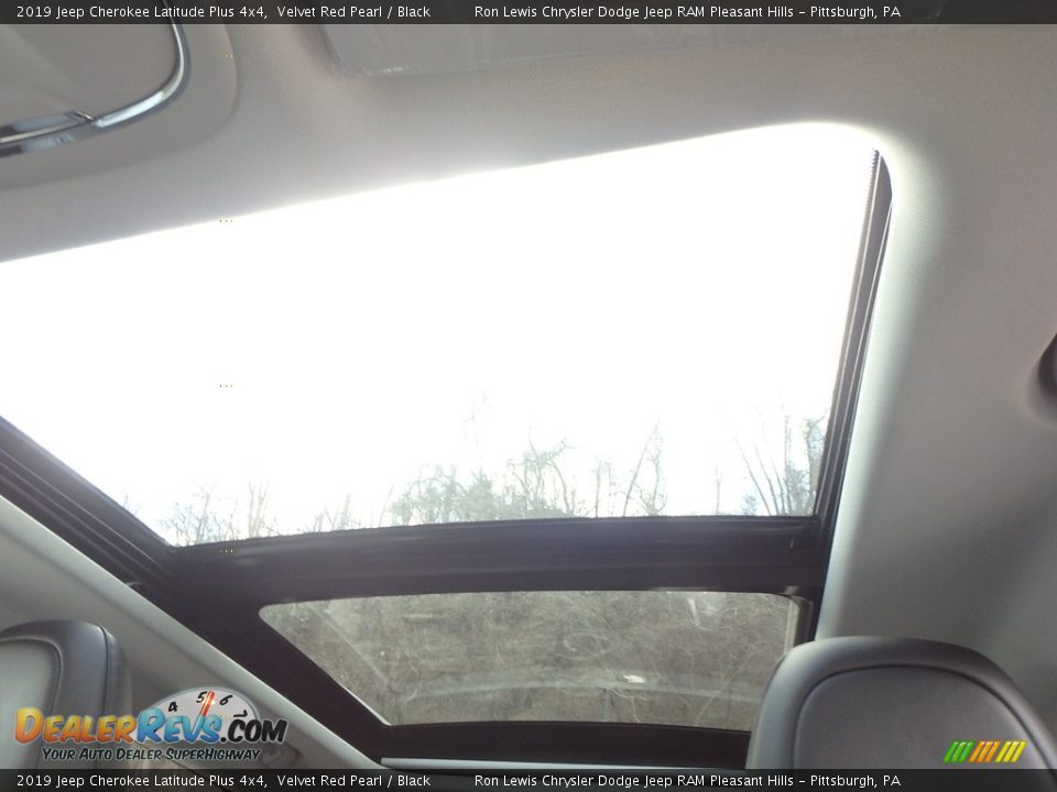 2019 Jeep Cherokee Latitude Plus 4x4 Velvet Red Pearl / Black Photo #16