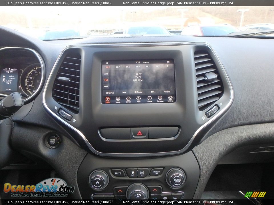 2019 Jeep Cherokee Latitude Plus 4x4 Velvet Red Pearl / Black Photo #17