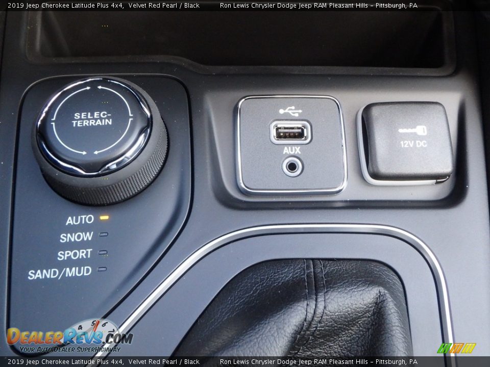 2019 Jeep Cherokee Latitude Plus 4x4 Velvet Red Pearl / Black Photo #19