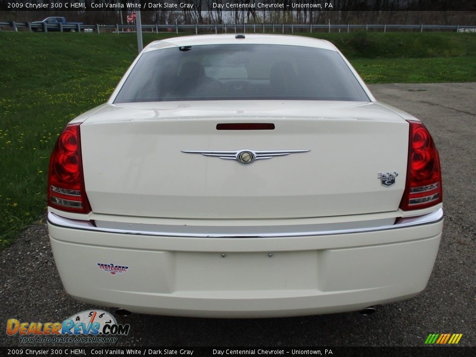 2009 Chrysler 300 C HEMI Cool Vanilla White / Dark Slate Gray Photo #4