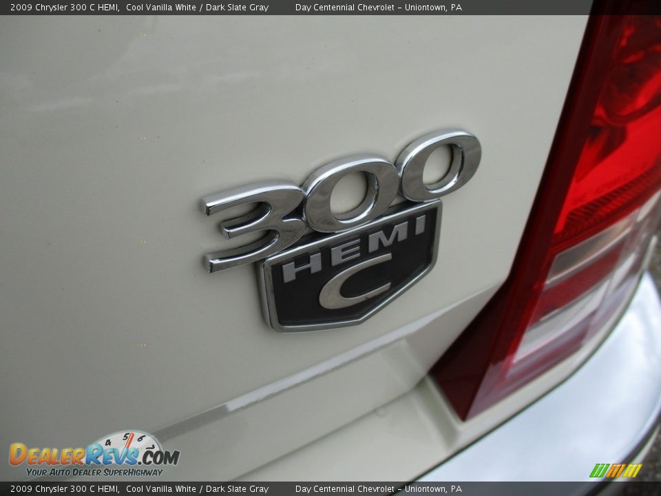 2009 Chrysler 300 C HEMI Cool Vanilla White / Dark Slate Gray Photo #7