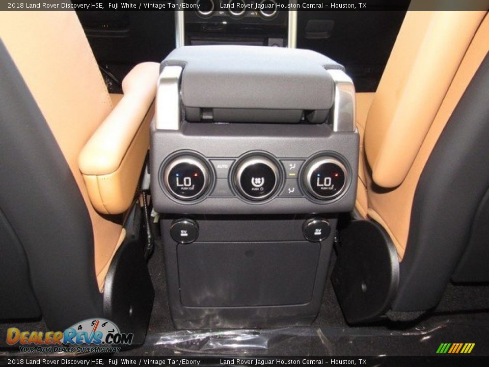 Controls of 2018 Land Rover Discovery HSE Photo #15