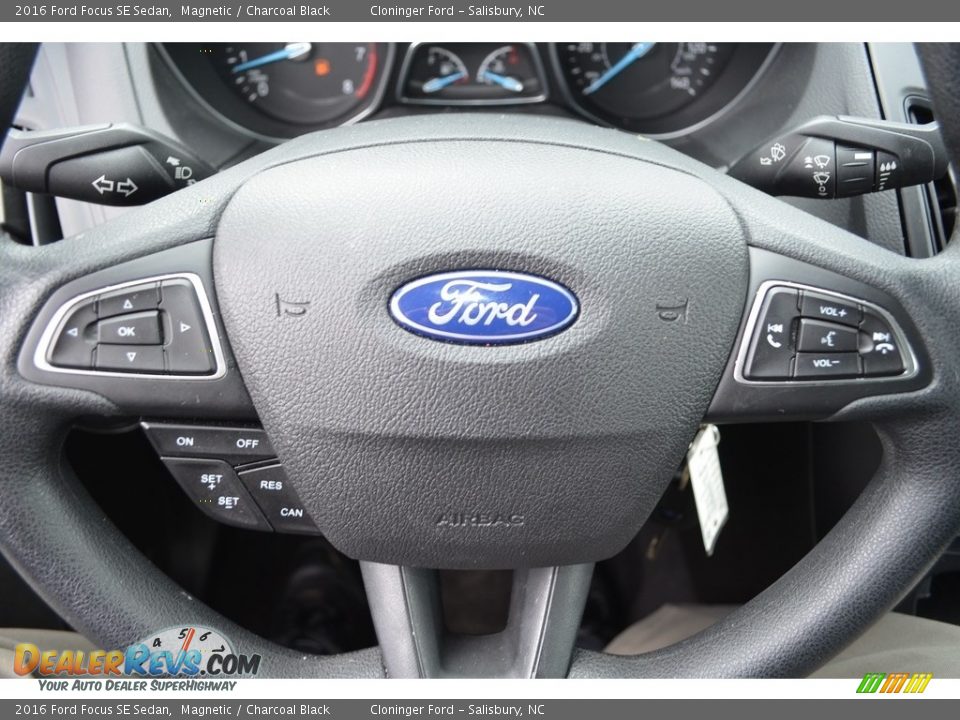 2016 Ford Focus SE Sedan Magnetic / Charcoal Black Photo #19