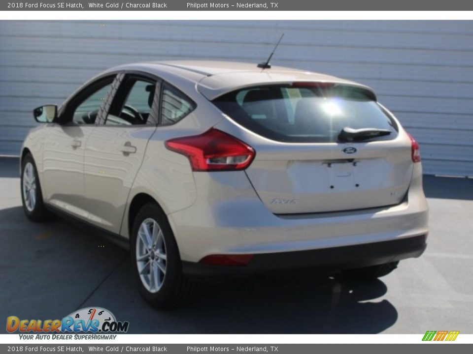 2018 Ford Focus SE Hatch White Gold / Charcoal Black Photo #6