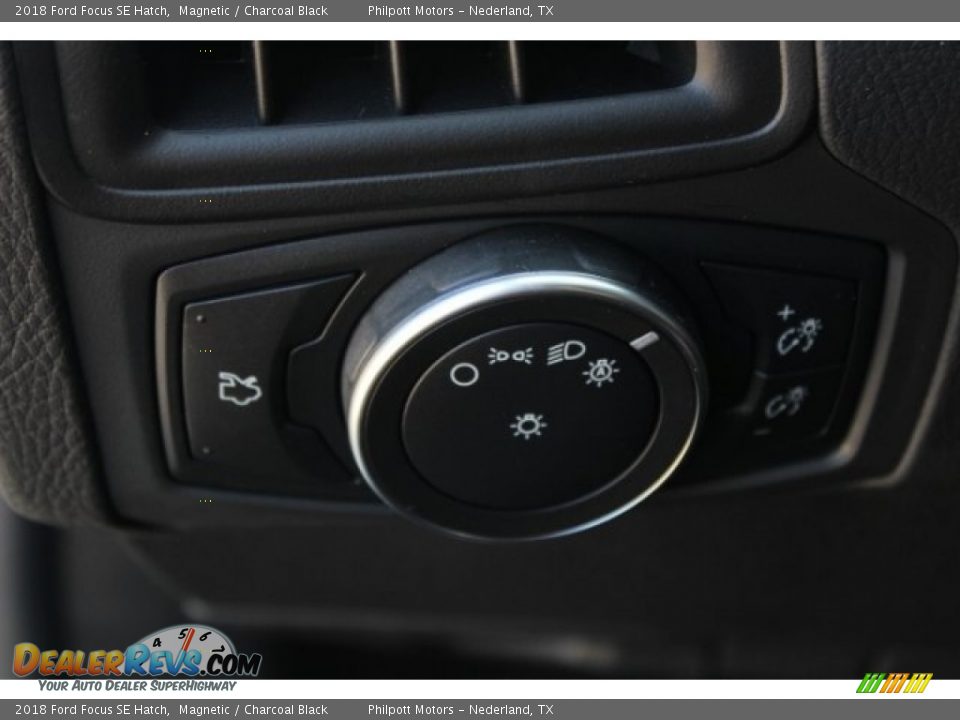 2018 Ford Focus SE Hatch Magnetic / Charcoal Black Photo #22