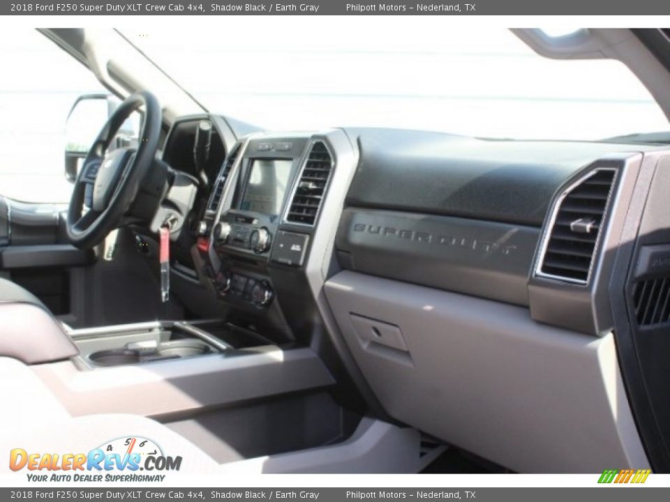 2018 Ford F250 Super Duty XLT Crew Cab 4x4 Shadow Black / Earth Gray Photo #32