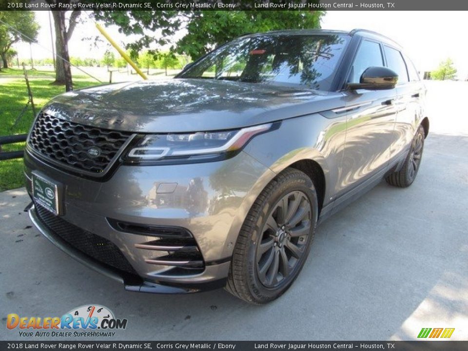Front 3/4 View of 2018 Land Rover Range Rover Velar R Dynamic SE Photo #7