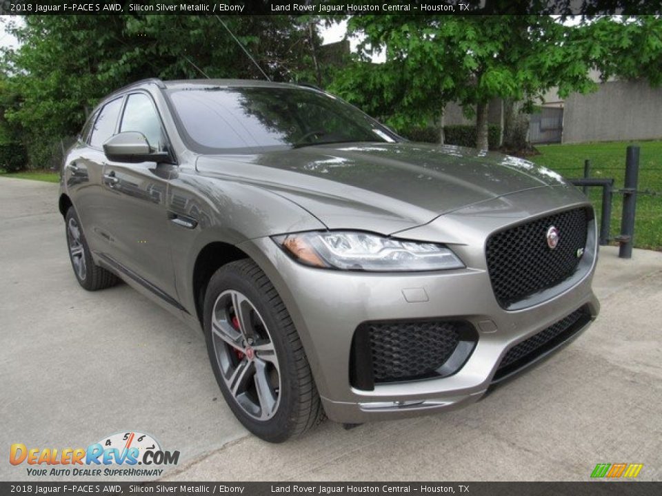 Front 3/4 View of 2018 Jaguar F-PACE S AWD Photo #2