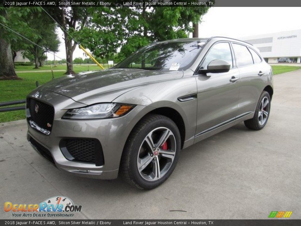Front 3/4 View of 2018 Jaguar F-PACE S AWD Photo #10