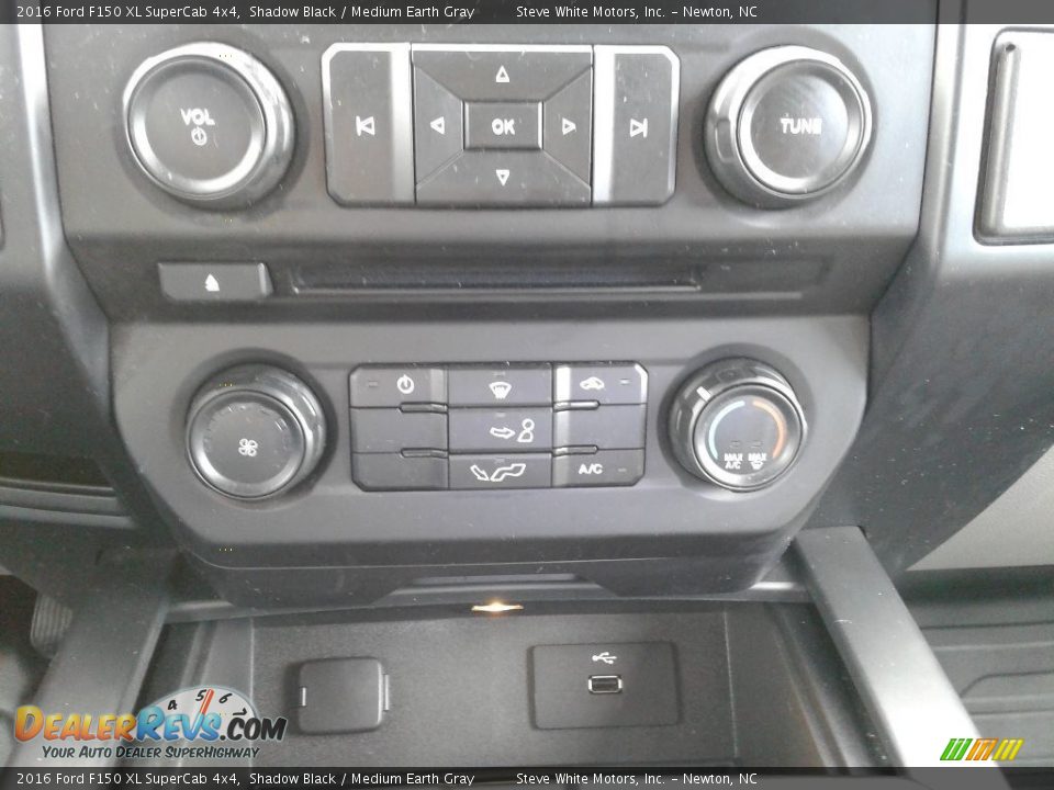 2016 Ford F150 XL SuperCab 4x4 Shadow Black / Medium Earth Gray Photo #20