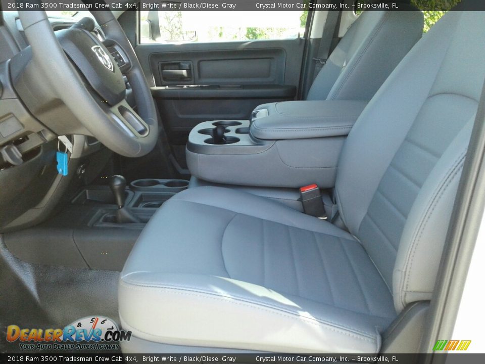 2018 Ram 3500 Tradesman Crew Cab 4x4 Bright White / Black/Diesel Gray Photo #9