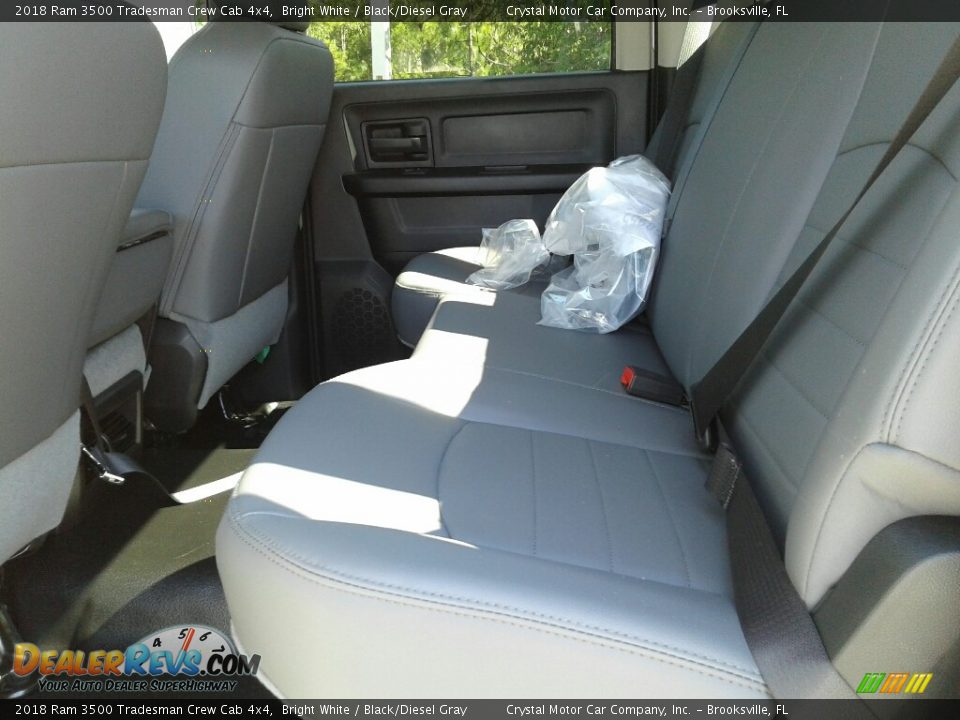 2018 Ram 3500 Tradesman Crew Cab 4x4 Bright White / Black/Diesel Gray Photo #10
